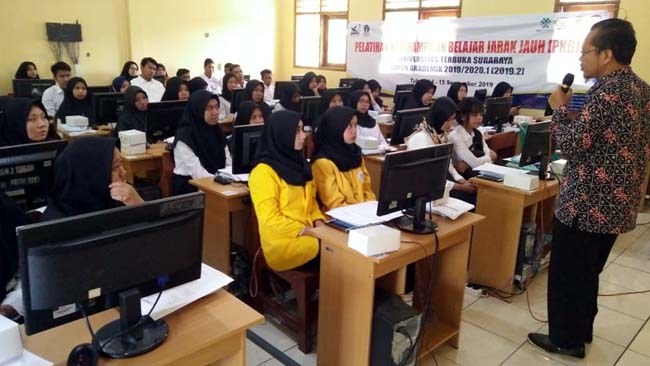 Wujudkan Kemandirian dan Daya Juang Mahasiswa, UT Surabaya Gelar PKBJJ di Tuban