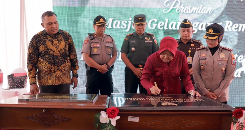 Risma Resmikan Masjid dan Broadband Learning Center Gelanggang Remaja