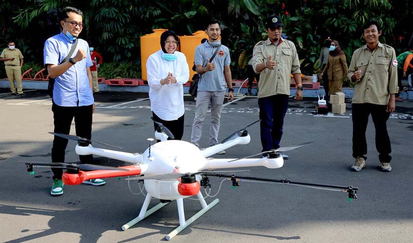 Surabaya Covid-19 Pemkot Gunakan Drone Semprotkan Disinfektan di Jalanan dan Kampung