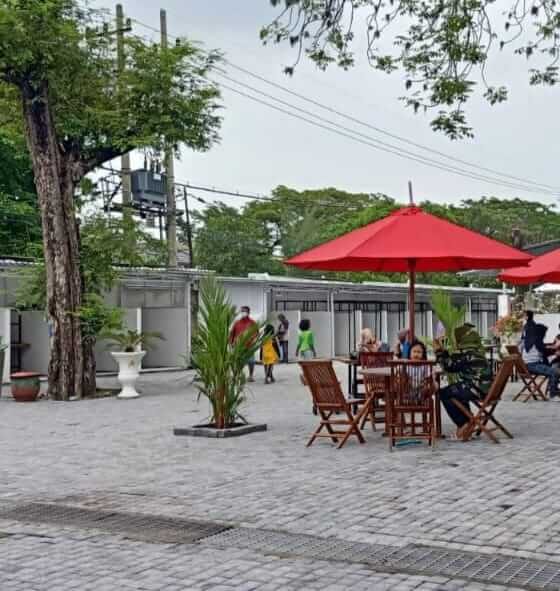 Ribuan Pengunjung Bergelombang Memadati Taman Hiburan Pantai Kenjeran Surabaya