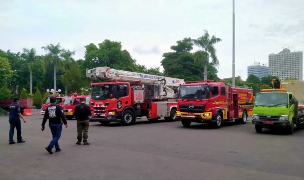 Pemkot Surabaya Kirim Kendaraan Berat dan Logistik untuk Bantu Warga Terdampak APG Semeru