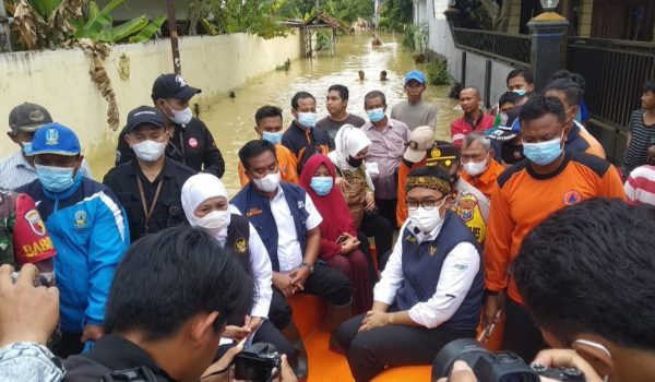 Gubernur Jatim bersama Bupati Badrut Tamam Tinjau Musibah Banjir di Dua Kecamatan di Pamekasan