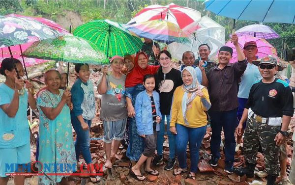 Kunjungi Bencana Longsor Trenggalek, Kedatangan Arumi Jadi Trauma Healing Warga Terdampak Bencana