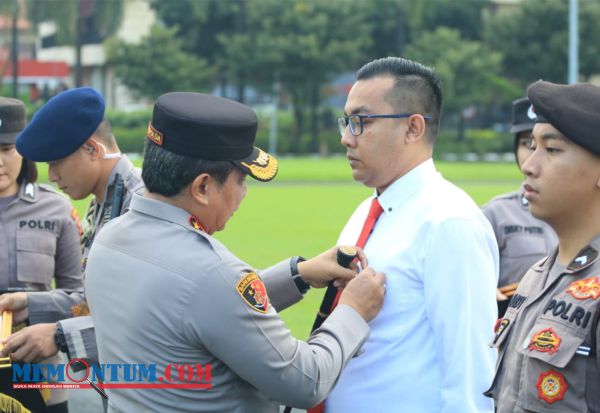 Sebanyak 14 Personel Polresta Malang Kota Terima Penghargaan dari Kapolda Jatim